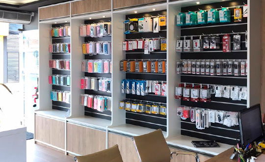 Painel-de-acessorios-homologados-Phone-Express-Centro-Indaiatuba.jpg